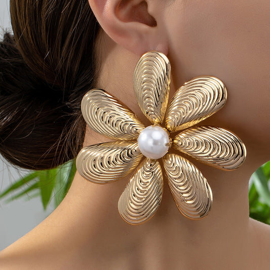 Golden Seven-petal Large Flower Stud Earrings Retro